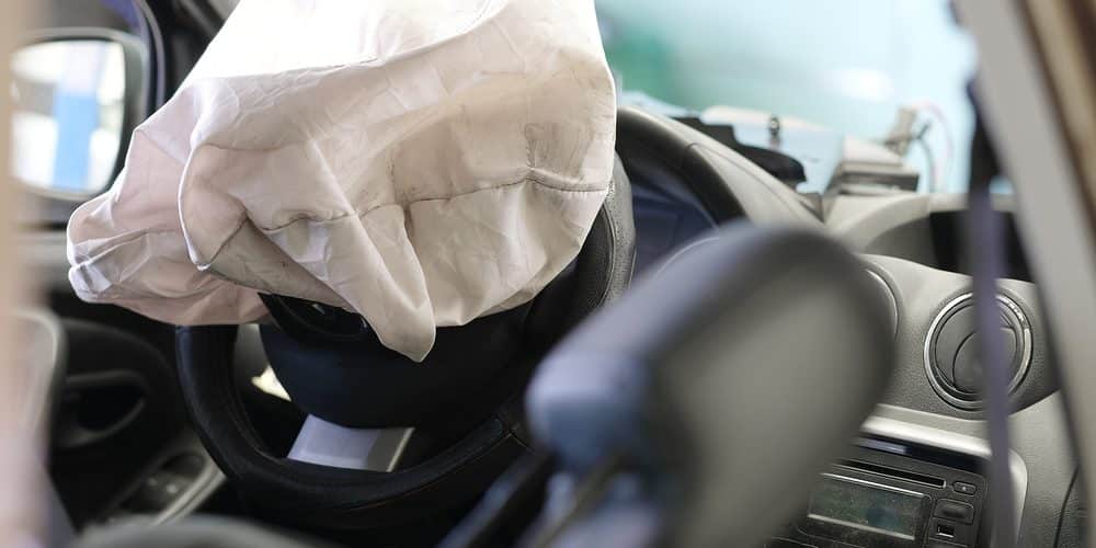 Study reveals that protection offered by knee airbags is next to negligible  - autoX